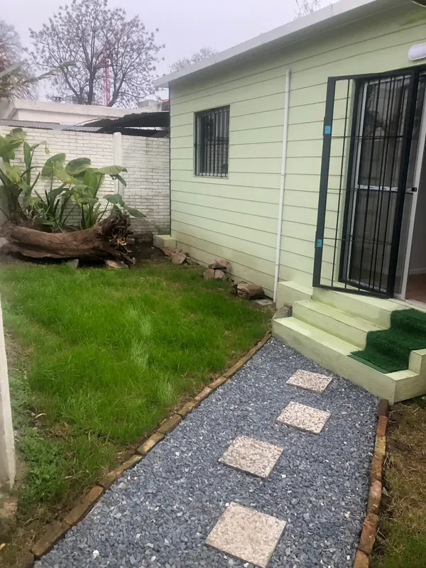 Casita Muy Segura Al Fondo Con Jardin A Estrenar
