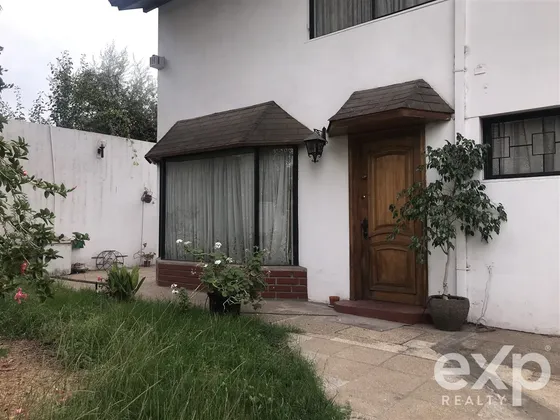 Casa De 2 Pisos En Venta De 3 Dorm. 2b 1est, Metro Ñuñoa