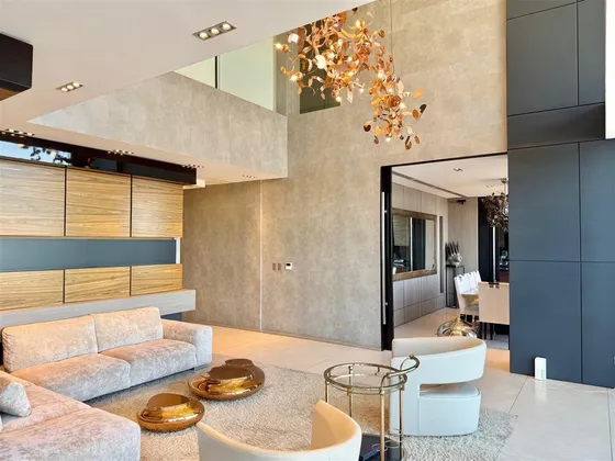 Departamento En Venta De 4 Dorm. En Las Condes