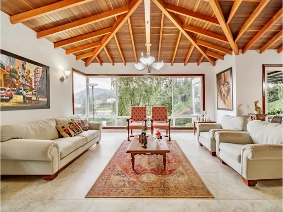 El Escobero/alto Las Palmas Casa En Venta De 407 M2