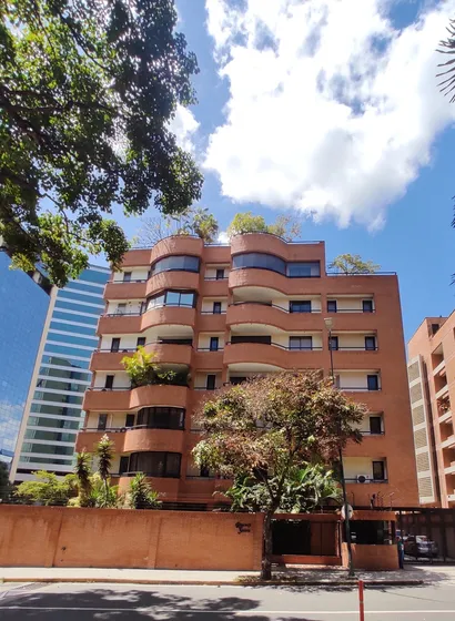 Mh - Alquiler Apartamento 70 M2, 2h, 2b, 2 Ptos. Campo Alegre