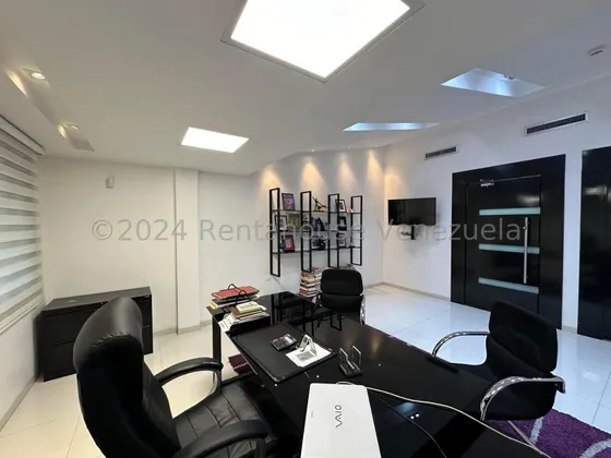 Edificio Comercila En Venta Remodelado En Zona Centro Maracay Depositos Vigilancia Ascensor Mezanina Y Mas Estef 25-1091