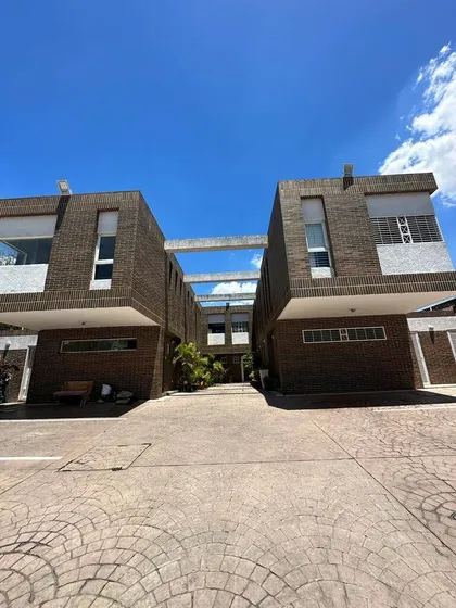 Venta De Town House En Mañongo Res. Salima Suites Obra Blanca Solo Clientes Ag272884
