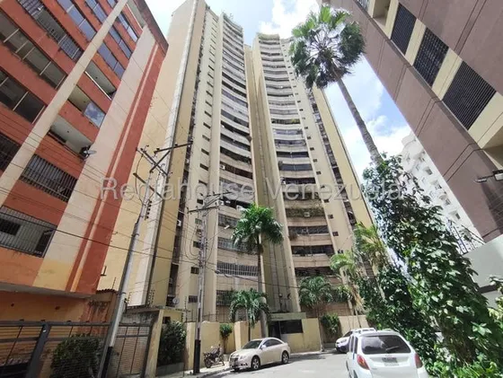 Jip 25-23318. Rent-a-house Alquila Espacioso Apartamento De 156 Mts2, 3 Hab, 3 Salas De Baños Y 1 P/e. En Urb San Isidro. Maracay