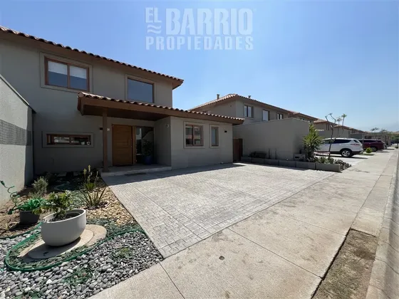 Casa En Venta De 3 Dorm. En Colina