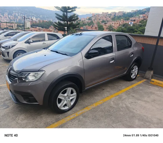 Renault Logan 1.6 Privilege / Intens