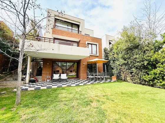 Excelente Casa En Seguro Condominio, Buena Conectividad.