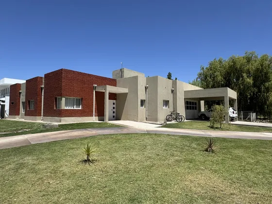 Vende Casa En Barrio Privado Los Olivos