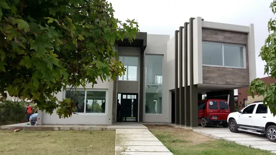 Venta Casa  Los Naranjos S. Cabral 5800, 
