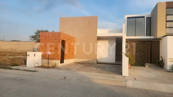 Casa En Venta En El Fraccionamiento La Herradura, Colima