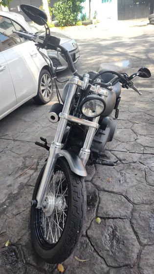 Harley Dyna Street Bob 