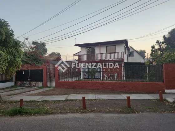 Casa En Venta De 6 Dorm. 2 Baños En Metro Plaza Maipú
