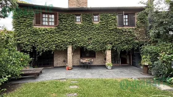 Venta De Hermosa Casa En Castelar Norte - Prox Av. Santa Rosa