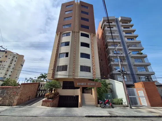 Apartamento Fidedigno En Venta Ubicado En La Urbanización El Bosque, Maracay Estado Aragua. Flex: 26-16213 Reneé Pérez