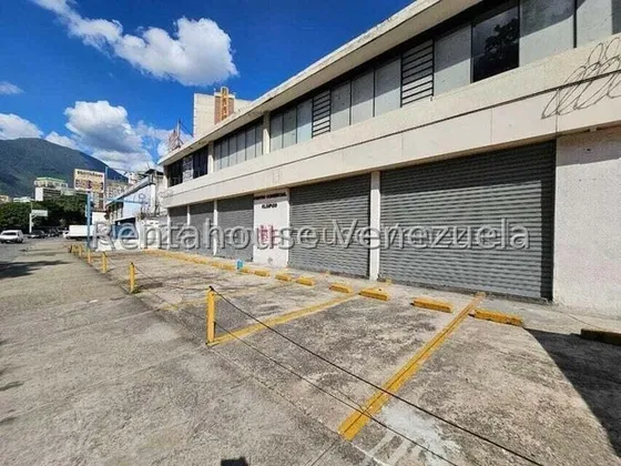 Centro Comercial En Venta  En Bello Monte, Conformado Por Varios Locales Comerciales, Más De 20 Puestos De Estacionamiento, Muy Céntrico, Ideal Para Desarrollar Cualquier Actividad . Yr 25-7061