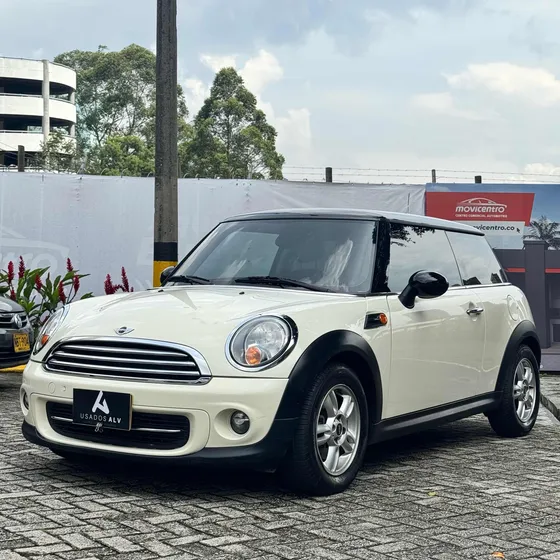 Mini Cooper R56 1.6 Coupe