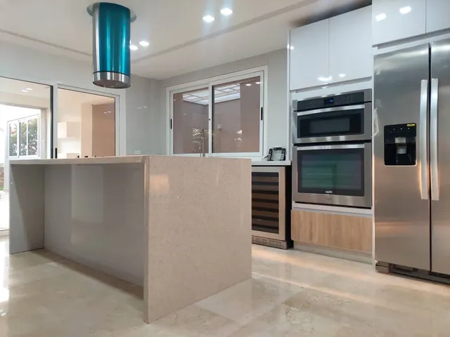 Yosmar Y Fernando Venden Town House En Venta De Esquina Y Única Con Vista Al Dique En Lomas Del Country 4