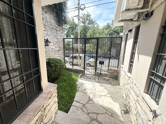Venta De Hermosa Casa En Parque Chacabuco 