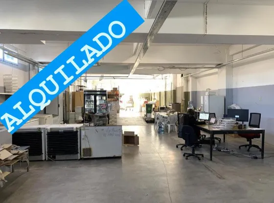 Excelente Industria/deposito De 990 M2 Cubiertos En 3 Ptas. Villa Lynch Se Vende Con Renta Calzada