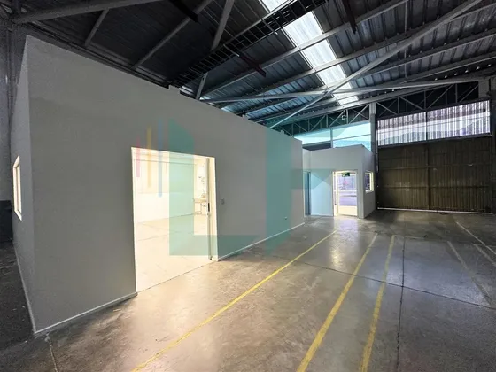 Bodega En Arriendo En Condominio Quilicura Con Oficina 390m2