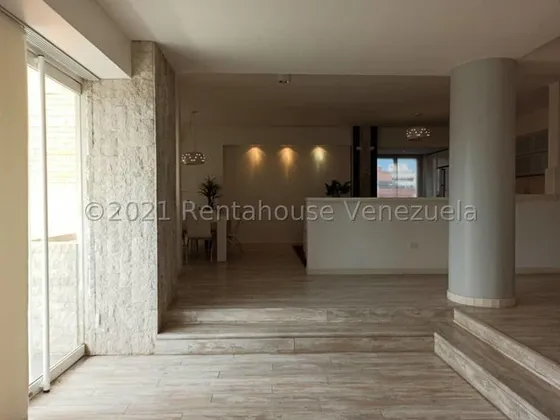 De Lujo Con 201mts2 Apartamento En Ventaan La Urbanizacion La Soledad De Maracay Edif. Con Planta Electrica 23-27994 Mmarin 
