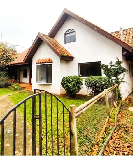 Arriendo Amplia Casa Con Piscina Y Quincho