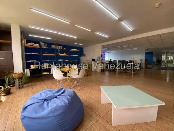 Oficina En Alquiler En Los Palos Grandes Con Seguridad Privada
