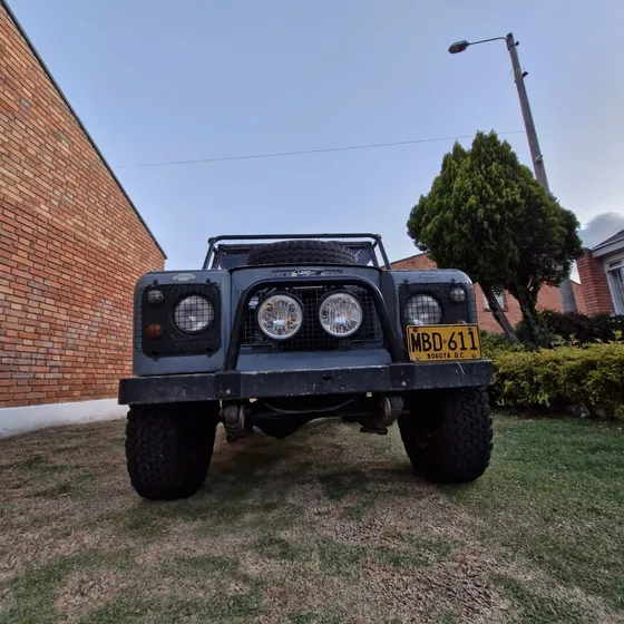 Land Rover Santana 2.4