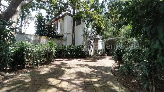 Mansión Colonial Prados Del Este Mls 25-5214. Mr