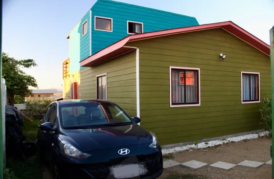 Casa Semi-nueva, En Sector Residencial, Cercana A Playa. 