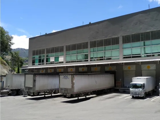 3.500m2 Bodega + 1.825m2 Patio De Maniobra Arriendo Parque Industrial