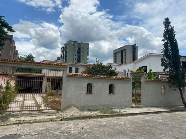 Venta De Casa A Remodelar En Calle Cerrado 