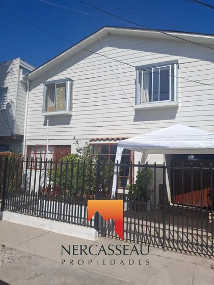 Se Vende Hermosa Casa 4d2b En Pleno Centro De Casablanca