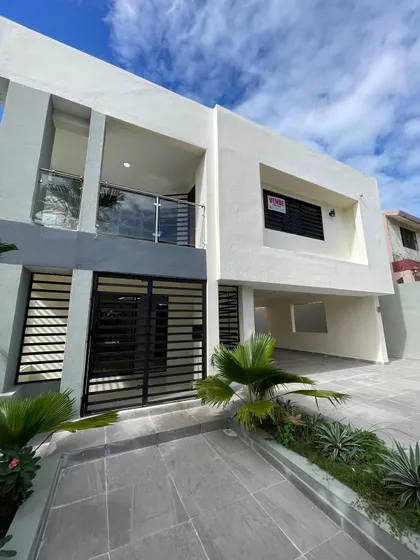 Venta Casa Urbanisacion Sol De Luz Santo Domingo Norte 