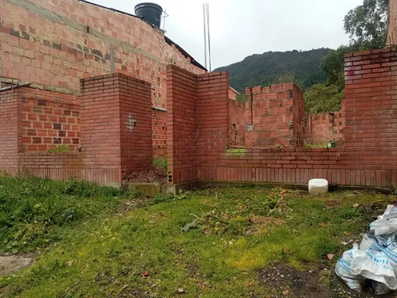 Venta De Lote Con Principio De Construcción Y Licencia Vigente En Sesquilé