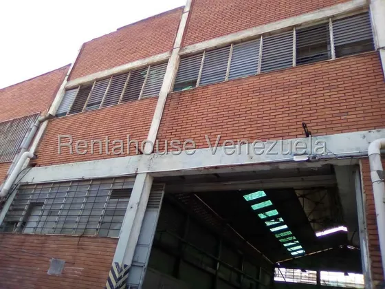 Excelentes Galpones En Venta En La Yaguara 