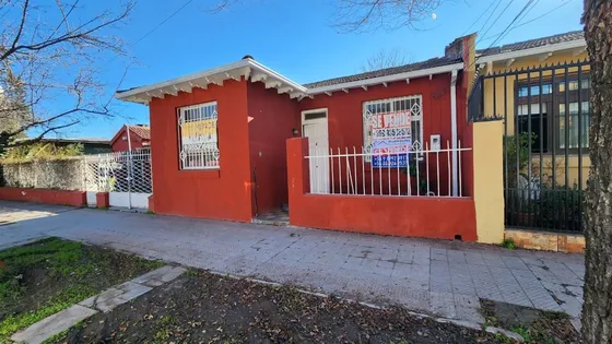 Casa En Venta De 4 Dorm. En Ñuñoa