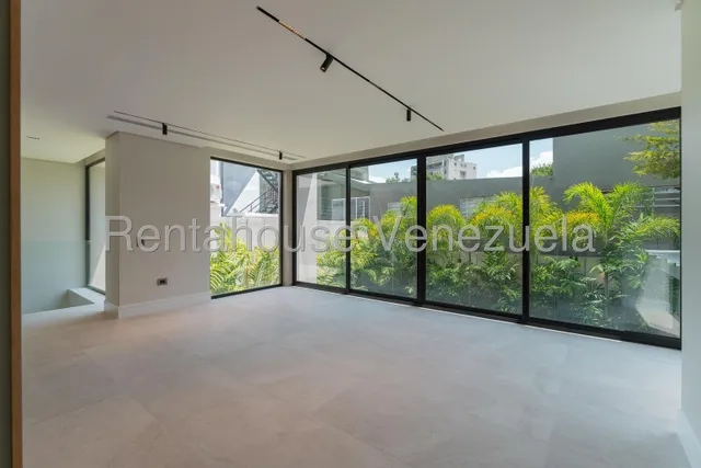 Casa En Venta Urb. La Castellana, Caracas. 25-17217 Yg