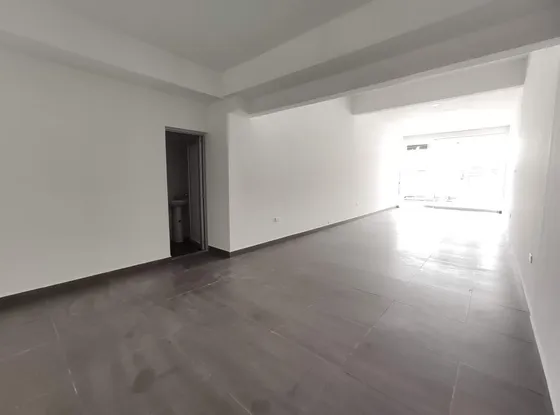 Local En Arriendo En La Riviera. Cod A24374