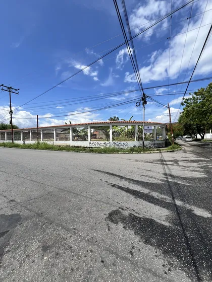 Yannet Inmuebles Vende Terreno Industrial Comercial En Esquina Urbanización Los Jarales San Diego