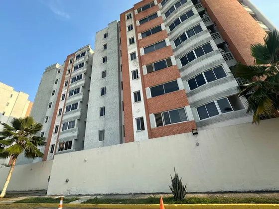 Solo Clientes Venta De Apto En Resd Puerta Real Ii, Mañongo, Recién Remodelado