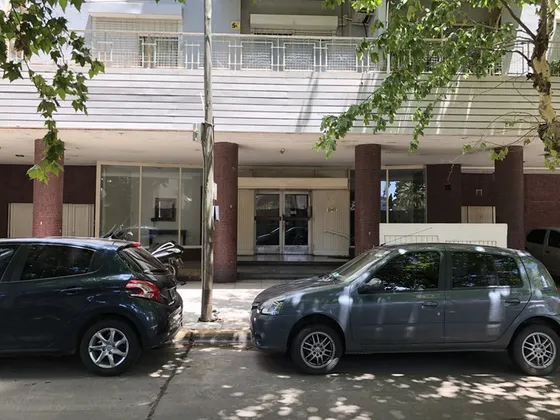 Departamento 4 Amb. En Edificio Con Seguridad 24hs.