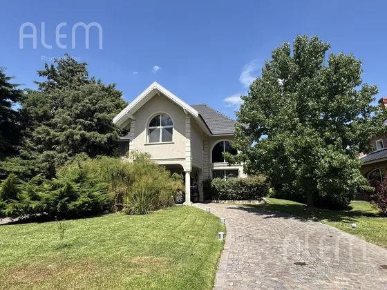 Casa De 4 Dormitorios En Venta En St Thomas Sur, Canning