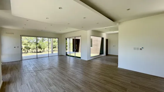 Casa De Una Planta En El Naudir A La Venta - A Estrenar
