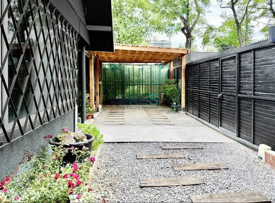 Casa En Venta De 3 Dorm. En Vitacura