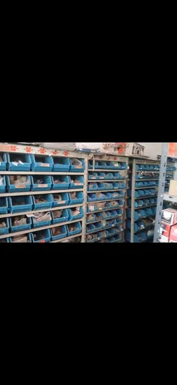Vendo Repuestera De Motos, Completa Con Mas De 30 Años De Trayectoria. Repuestos, Accesorios, Partes,lubricantes De Motos De 1990 Y Antes.. Hasta La Fecha, Para Motores Japonesas, Americanas, Chinas..