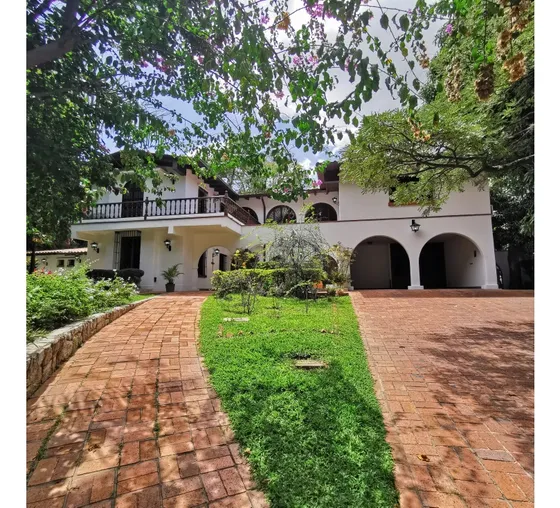 Alquilo Casa 750m2 Country Club 2780