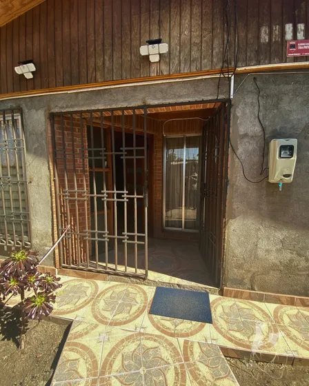 Casa Con Gran Patio Y Piscina En El Bosque