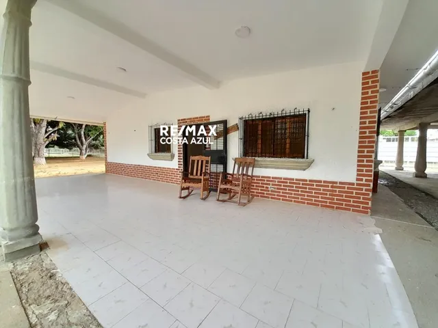 En Venta Terreno De 2.499 M2 Con Hermosa Casa En Granjas El Tuque Tucacas.