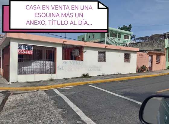 Casa Con Un Anexo En Una Esquina Y Con Fácil Acceso 